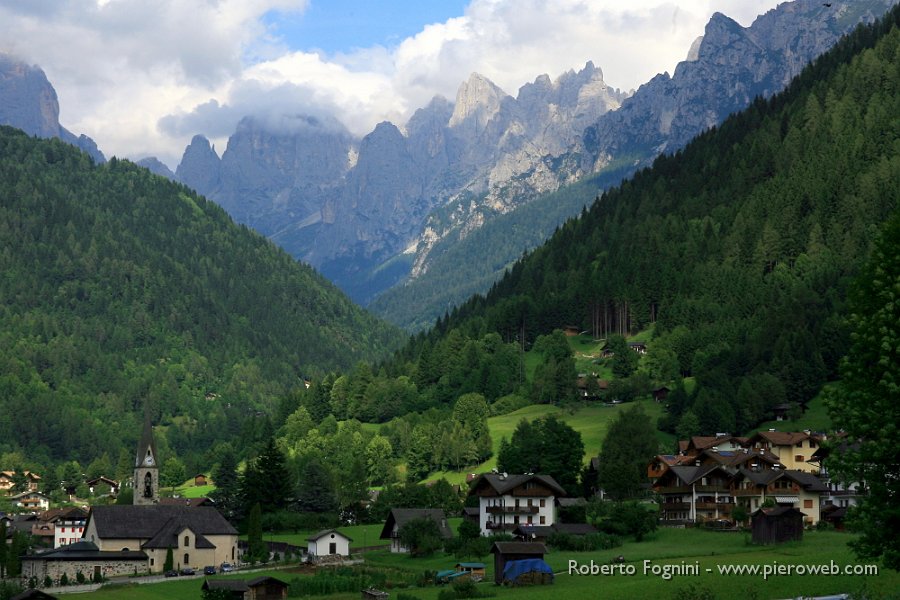 15 Vista sulle guglie del Focobon.JPG